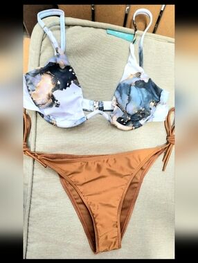 **LIKE NEW**BUNDLE 3 BIKINI'S SIZE MEDIUM